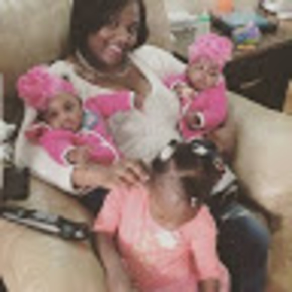 Meet your Posher, Ms.enjoli - Picture 1 of 3